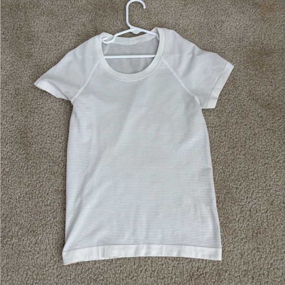 lululemon athletica Tops - Lululemon short sleeve white swiftly tech top